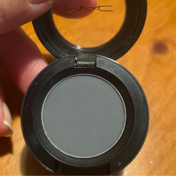 MAC Matte Eye Shadow Greystone - Picture 7 of 16